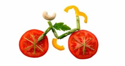 ¿Qué alimentos debe comer un ciclista? Consejos de nutrición deportiva