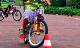 Así se entrena el dominio de la bici en las escuelas de ciclismo.