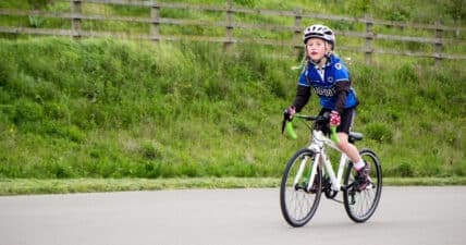 Trabajo en equipo en categorías infantiles de ciclismo