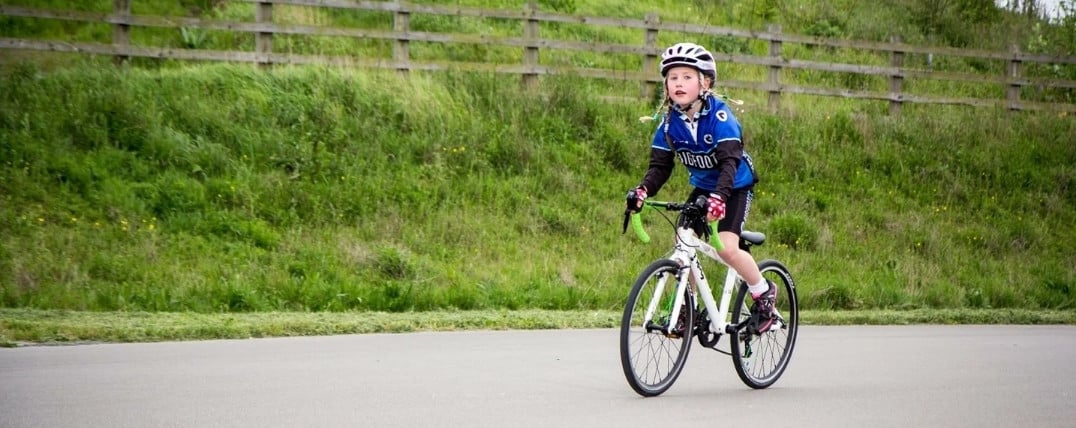 Trabajo en equipo en categorías infantiles de ciclismo