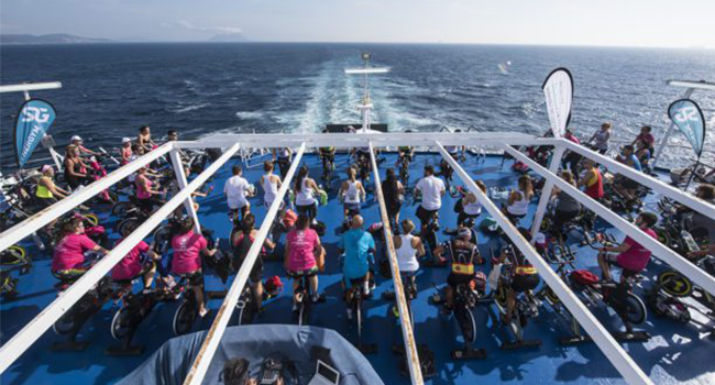 Cruzando el Estrecho con ciclismo solidario