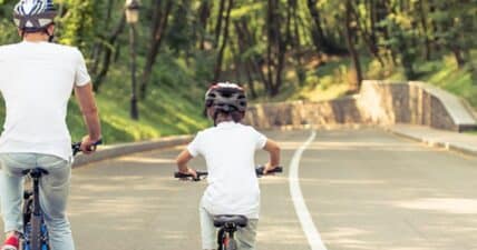 Cómo motivar a los hijos para hacer ciclismo con los padres