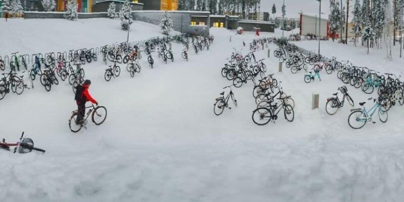 Bicicletas en la escuela de Oulu en Finlandia