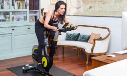 Si estás confinado en casa, usa la bicicleta rodillo por la salud