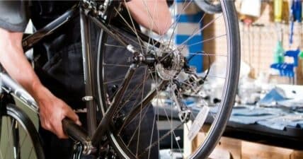 ¿Cómo hacer un taller de bicis en casa?