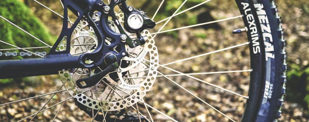 ¿Cómo limpiar los discos de freno de una bicicleta?