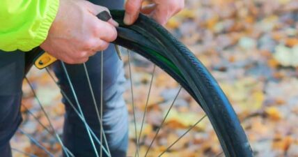 ¿Cómo reparar un pinchazo de bicicleta?