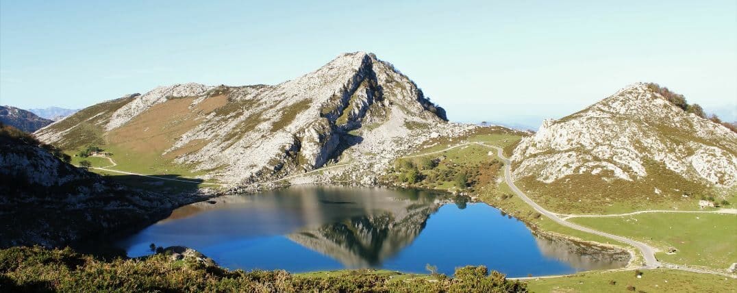 ¿Cuál es la altimetría de los Lagos de Covadonga?