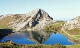 ¿Cuál es la altimetría de los Lagos de Covadonga?