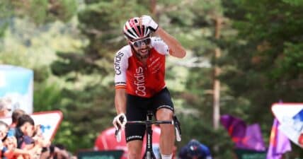 Jesús Herrada gana la etapa 11 de La Vuelta en La Laguna Negra