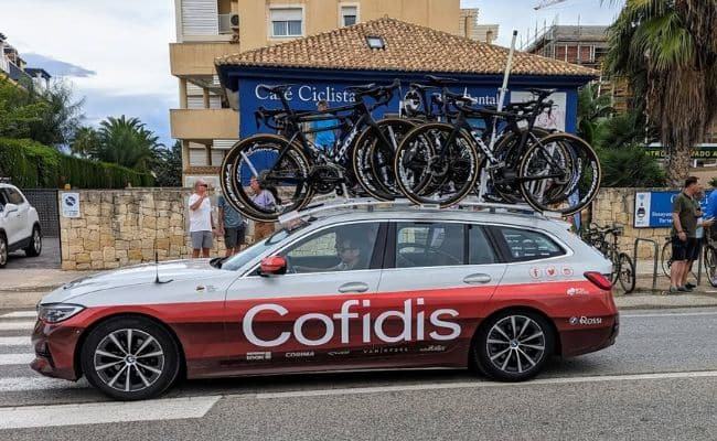 Café Ciclista Denia con coche Cofidis