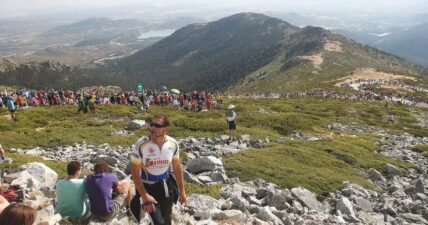 Imagen de archivo del Puerto de Navacerrada, Bola del Mundo, Cima Alberto Fernández de La Vuelta 2025.