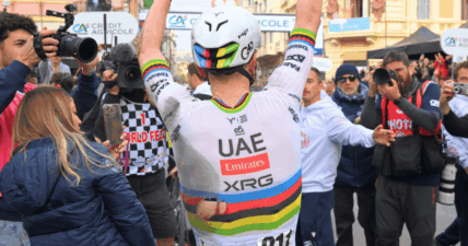 Maillot de Pogacar tras la victoria en Milan-Sanremo