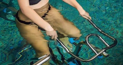 Bici acuática: qué es, beneficios y cómo practicarla